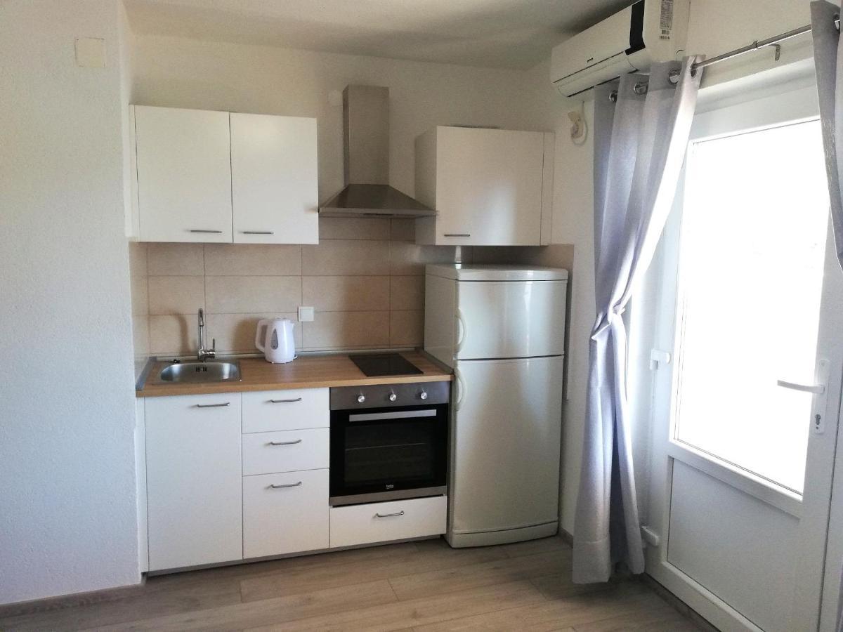 Apartments Amfora Gdinj Exterior photo