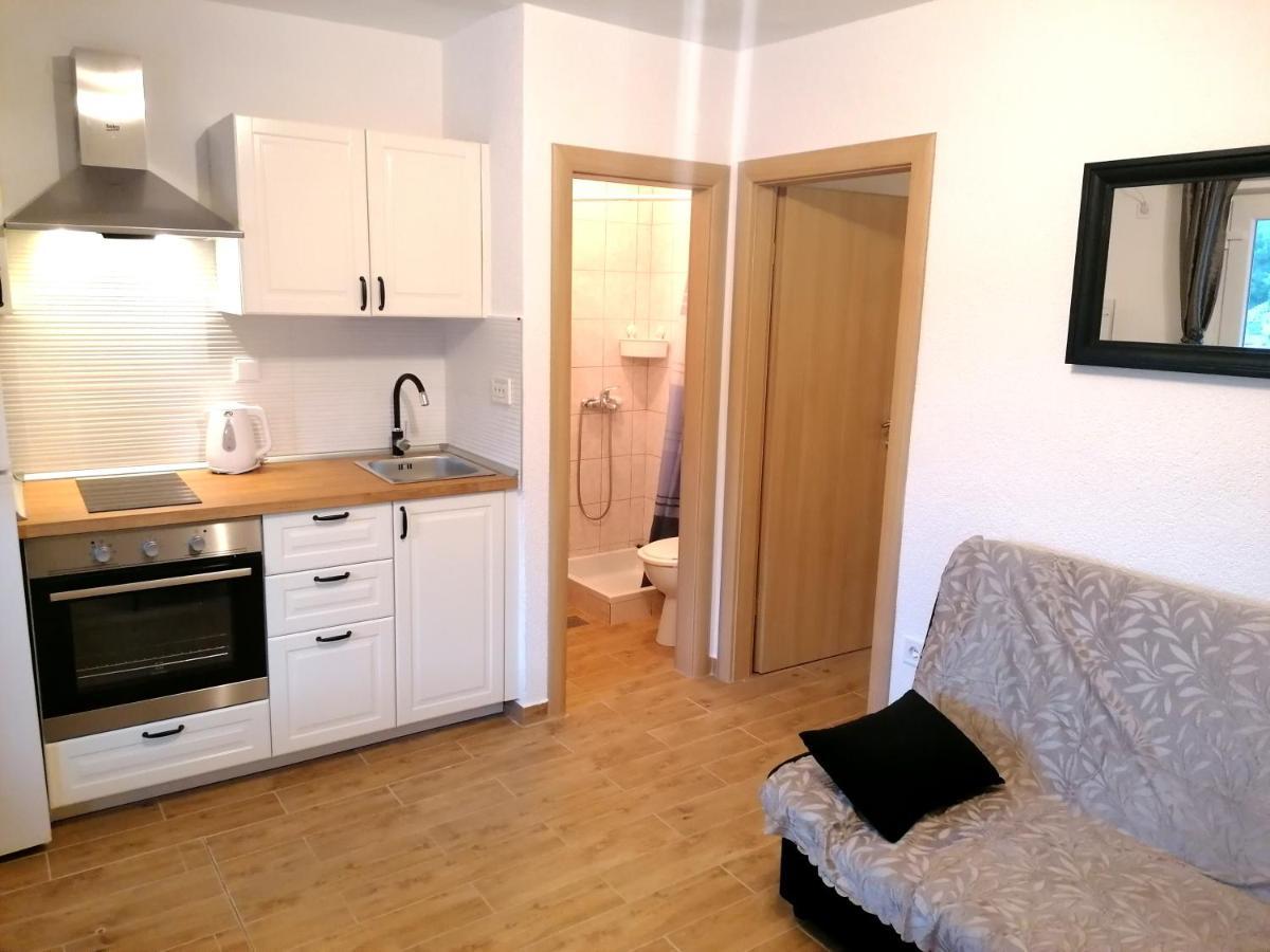 Apartments Amfora Gdinj Exterior photo