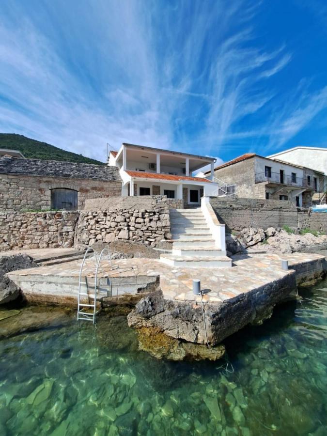 Apartments Amfora Gdinj Exterior photo