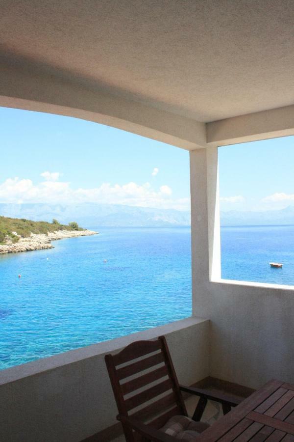 Apartments Amfora Gdinj Exterior photo
